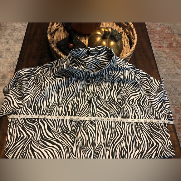 Trending over sized shirt - Picture 4 of 4